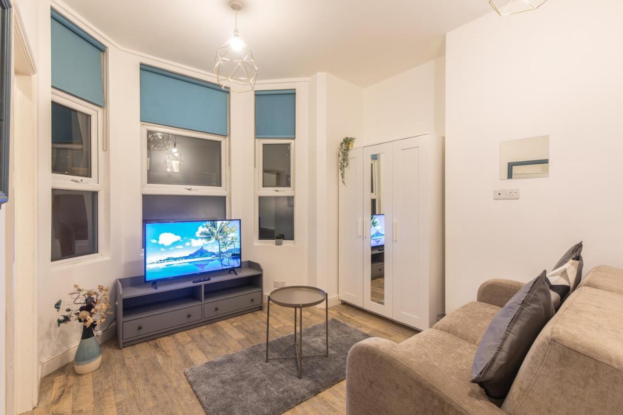 Cosy Modern Apartment, Grand Victorian Building, 5 Mins To Coventry City Centre Kültér fotó